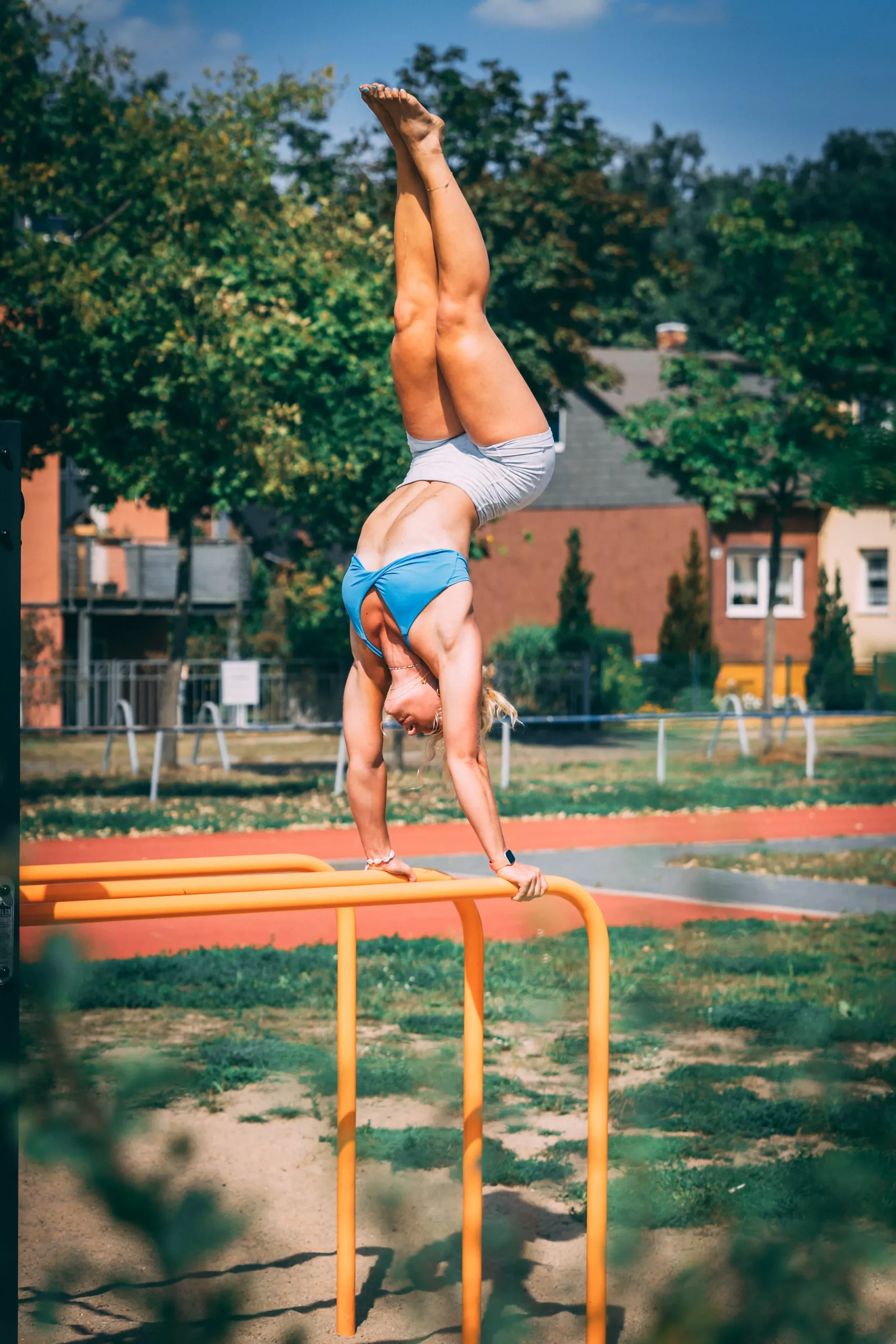 Delia Handstand Calisthenic